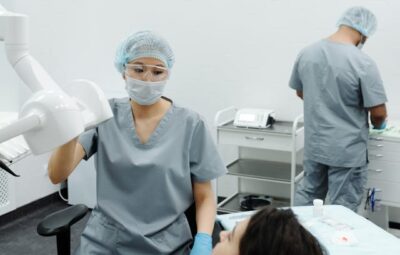 Z jakich części składa się implant stomatologiczny i jakie pełnią funkcje?