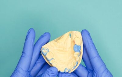 Jakie materiały stosuje się do podścielenia protezy?