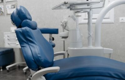 Od czego zależy częstotliwość wizyt kontrolnych u dentysty?