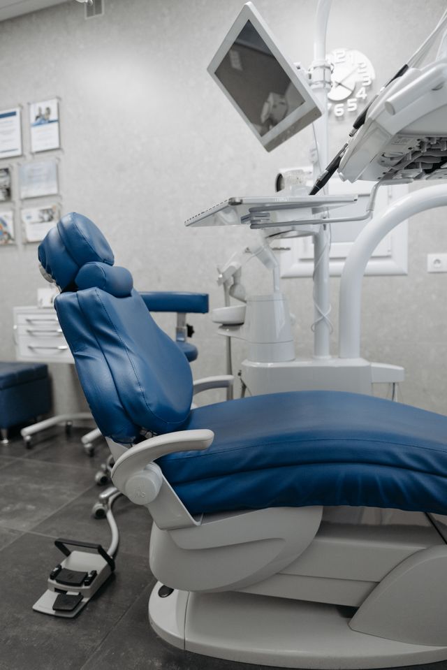 Od czego zależy częstotliwość wizyt kontrolnych u dentysty?