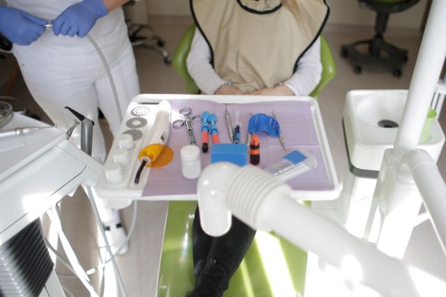 Kiedy sterowana regeneracja kości jest potrzebna przed implantacją?